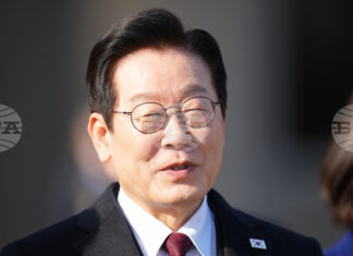 Южнокорейският президент пристигна на държавно посещение в Пекин, предаде Китайската държавна телевизия Южнокорейският президент пристигна на държавно посещение в Пекин, предаде Китайската държавна телевизия