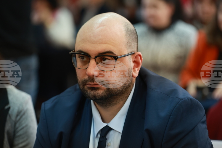 В рамките на ден и половина между Коледа и Нова