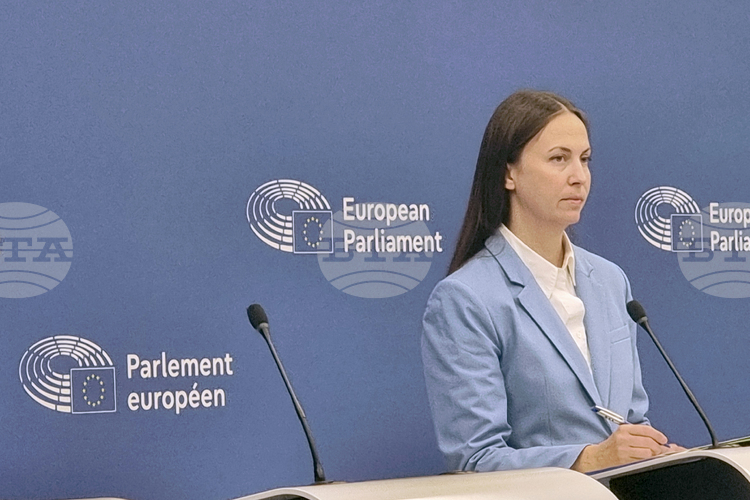 Законодателен акт за цифровите услуги
                                                                                                Целта на цифровите регулации на ЕС не са глобите, а спазването на правилата от платформите, каза в интервю за БТА Ева Майдел