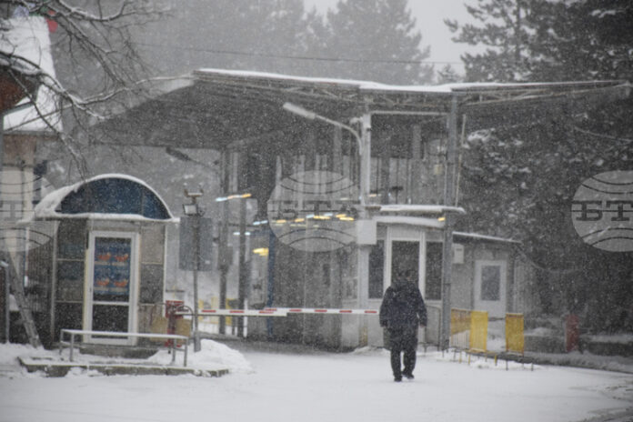 Заради лоши метеорологични условия не се пропускат товарни автомобили през сръбския пункт, съпределен на КГПП „Стрезимировци“, съобщи „Гранична полиция"