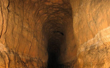 Водни канали в Иран