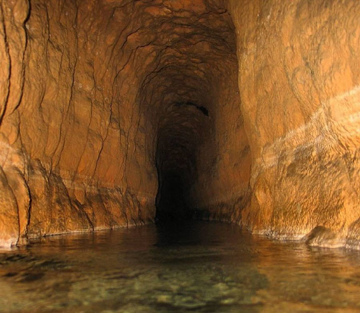 Водни канали в Иран