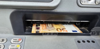 Зареждането с евро на определени банкомати на Банка ДСК ще се осъществи между 2-5 януари по технически причини, съобщиха от банката