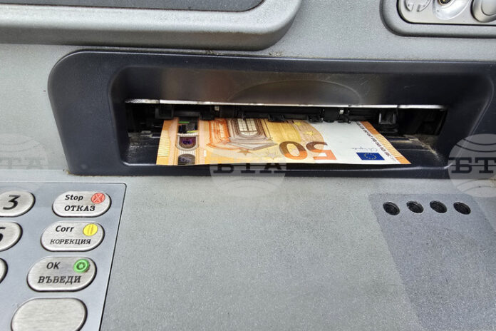 Зареждането с евро на определени банкомати на Банка ДСК ще се осъществи между 2-5 януари по технически причини, съобщиха от банката