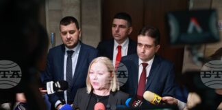 „Демократична България“ настоява ратификацията на документа за присъединяване към Съвета за мир да не се разглежда от НС преди да се произнесе Конституционният съд