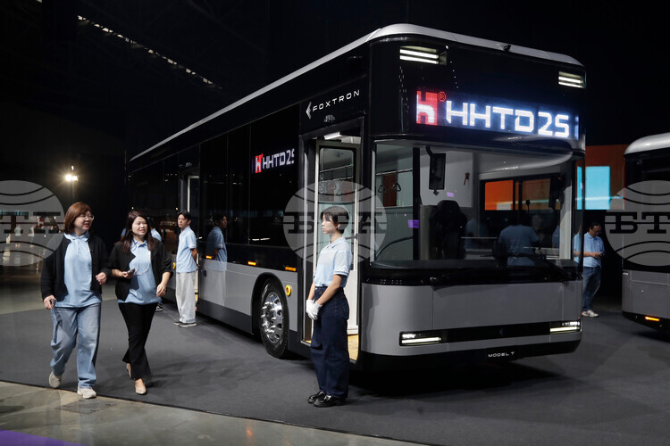 Водещият производител на електронни компоненти Фокскон Foxconn обяви че ще