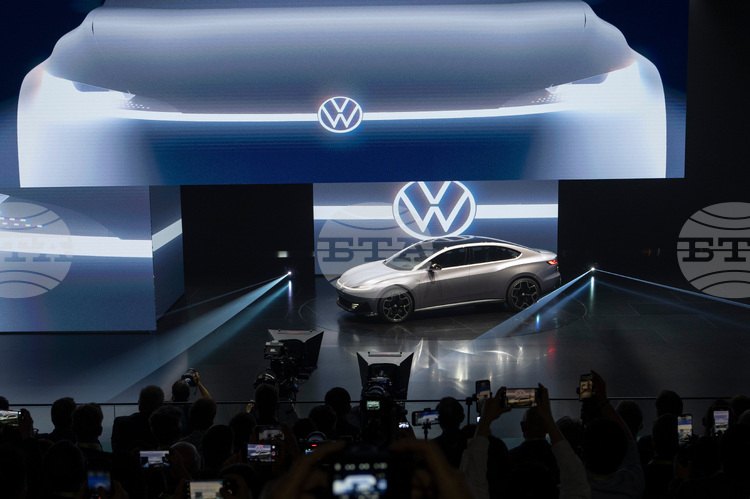 Германският производител на автомобили Фолксваген Volkswagen докладва спад от 4