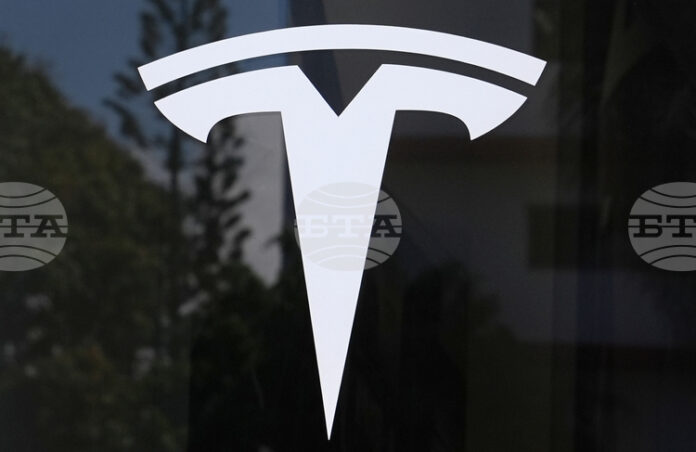 „Тесла“ планира да увеличи капиталовите си разходи до над 20 „Тесла“ планира да увеличи капиталовите си разходи до над 20 милиарда долара, пренасочвайки инвестициите си към автономни коли и роботи