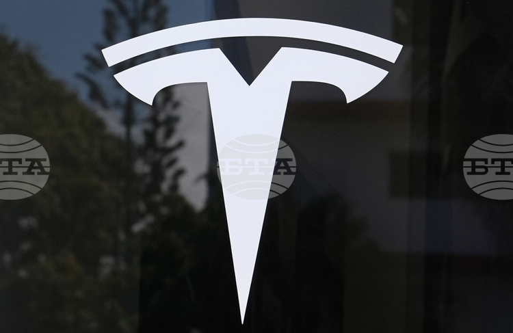 „Тесла“ планира да увеличи капиталовите си разходи до над 20 милиарда долара, пренасочвайки инвестициите си към автономни коли и роботи