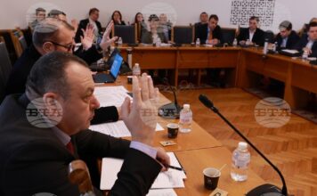 В правна комисия ГЕРБ-СДС, Възраждане и ИТН отхвърлиха ветото и гласуваха – „до 20 секции“ в страните извън ЕС