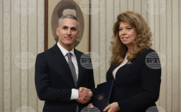 Президентът Илияна Йотова възлага на кандидата за служебен министър-председател Андрей Гюров да състави правителство.