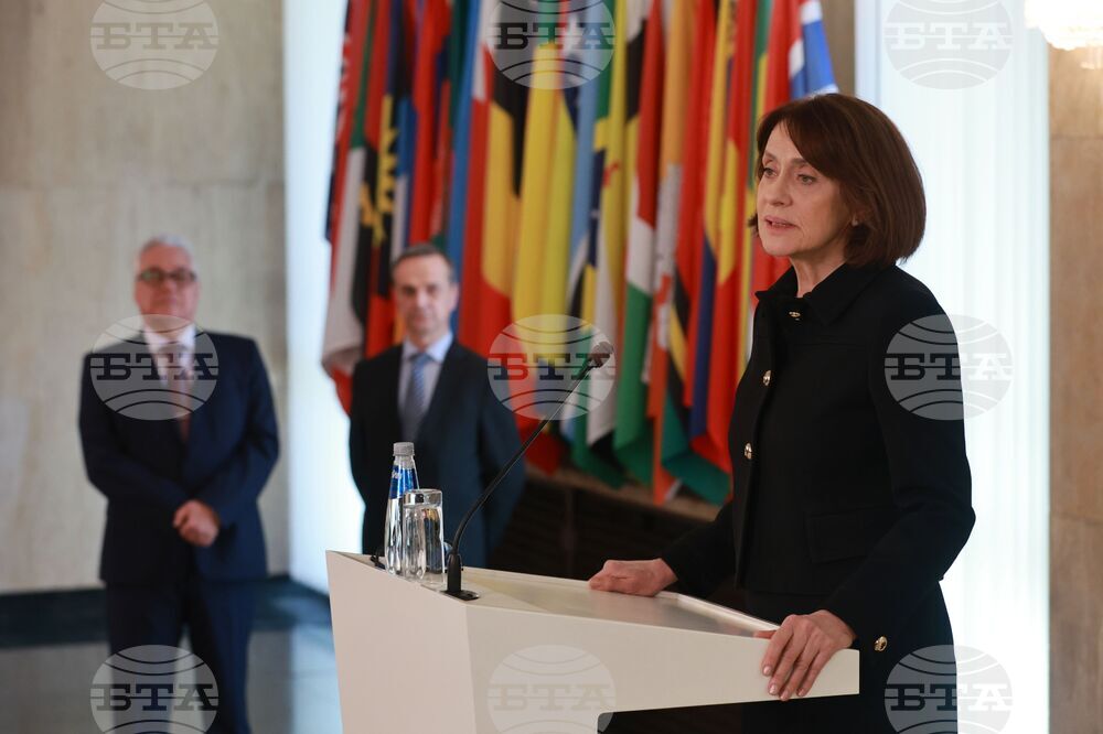 На снимката: служебният министър на външните работи Надежда Нейнски 