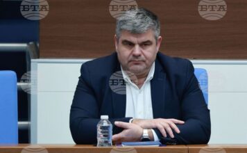 На снимката: началникът на отдел „Криминална полиция“ Ангел Папалезов