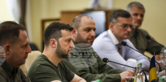 Украинският президент Володимир Зеленски и секретарят на Съвета за национална сигурност и отбрана на Украйна Рустем Умеров