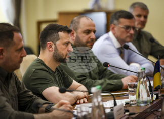 Украинският президент Володимир Зеленски и секретарят на Съвета за национална сигурност и отбрана на Украйна Рустем Умеров