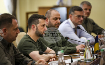 Украинският президент Володимир Зеленски и секретарят на Съвета за национална сигурност и отбрана на Украйна Рустем Умеров