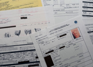 Разсекретяването на досиетата „Епстийн“ поражда повече въпроси, отколкото отговори Документи, публикувани от Министерството на правосъдието на САЩ във връзка със случая "Епстийн"