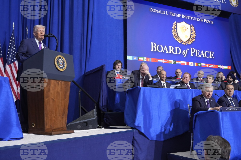 Американският президент Доналд Тръмп проведе учредителна среща на председателствания лично