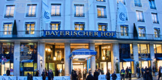 Хотел "Байеришер Хоф" в Мюнхен, където днес започва Мюнхенската конференция по сигурността.