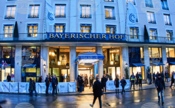 Хотел "Байеришер Хоф" в Мюнхен, където днес започва Мюнхенската конференция по сигурността.