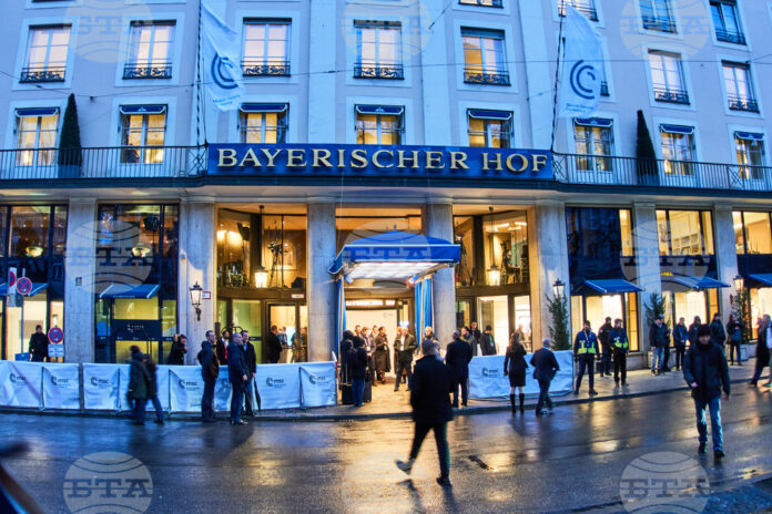 Хотел "Байеришер Хоф" в Мюнхен, където днес започва Мюнхенската конференция по сигурността.