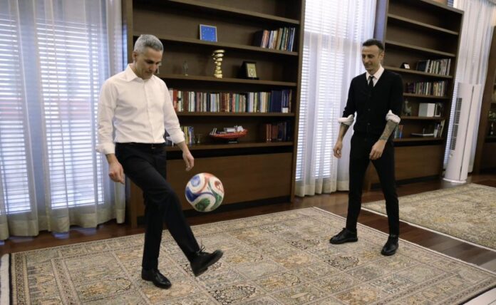 Димитър Бербатов става съветник на премиера Андрей Гюров по въпросите на младежта и спорта Димитър Бербатов става съветник на премиера Андрей Гюров по въпросите на младежта и спорта