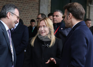 Лидерите на Германия, Италия и Франция по време на срещата на върха на ЕС в Алден Бизен в Белгия на 12 февруари