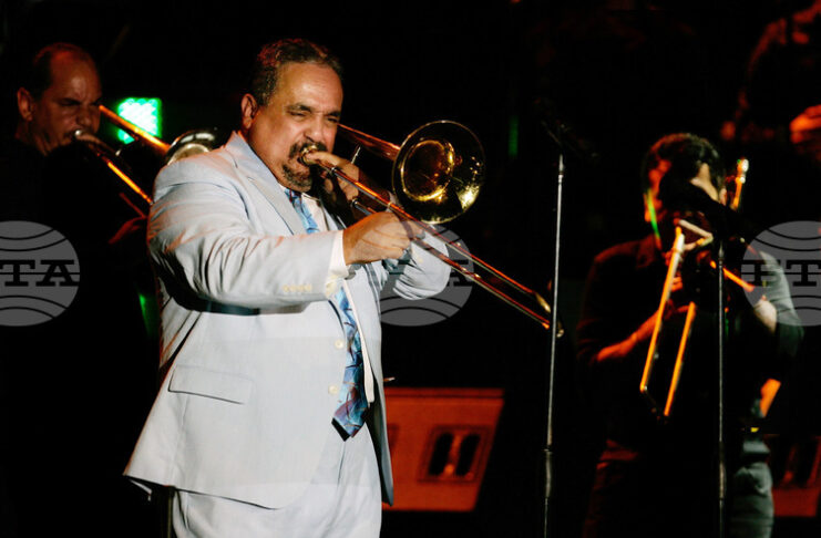 Американският салса музикант Уили Колон почина на 75-годишна възраст