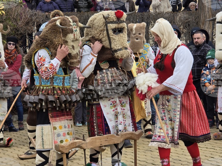 Балчик бе домакин за втора поредна година на празник с участието на кукерска група от село Чарган