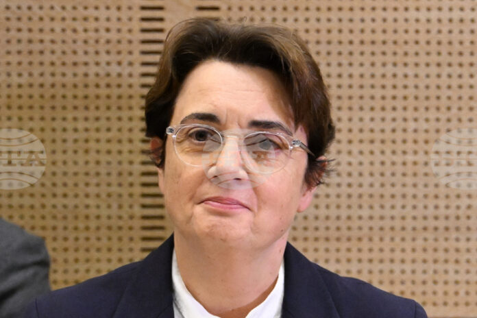 Бившата директорка на Лувъра има нова мисия, поверена й от Елисейския дворец, съобщават френски издания