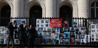 Близки на загинали при катастрофи поискаха спиране на „войната по пътищата“ на протест пред Съдебната палата