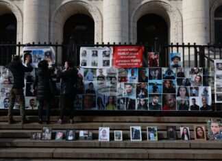 Близки на загинали при катастрофи поискаха спиране на „войната по пътищата“ на протест пред Съдебната палата