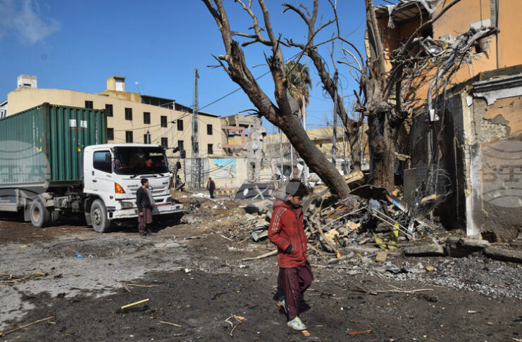 Близо 20 души бяха убити при серия атаки на въоръжени групировки в Северозападен Пакистан