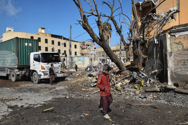 Близо 20 души бяха убити при серия атаки на въоръжени групировки в Северозападен Пакистан