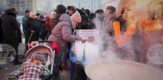 Близо 2600 жилищни сгради в Киев са без отопление след руските удари, съобщи кметът Кличко