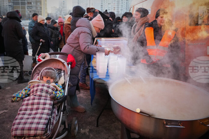 Близо 2600 жилищни сгради в Киев са без отопление след руските удари, съобщи кметът Кличко