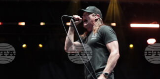 Брад Арнолд, вокалист на американската група "3 Дорс Даун", почина от рак на 47-годишна възраст