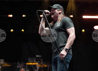 Брад Арнолд, вокалист на американската група "3 Дорс Даун", почина от рак на 47-годишна възраст