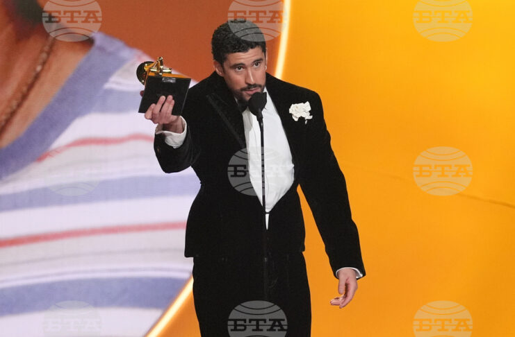 Бед Бъни влезе в историята с „Грами“ за албум на годината