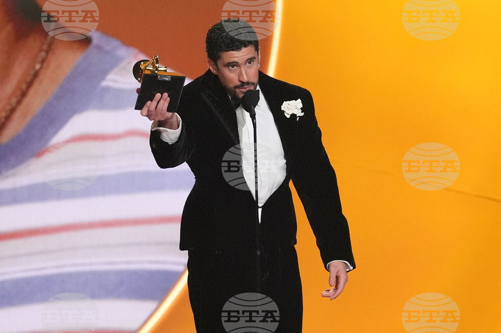 Бед Бъни влезе в историята с „Грами“ за албум на годината