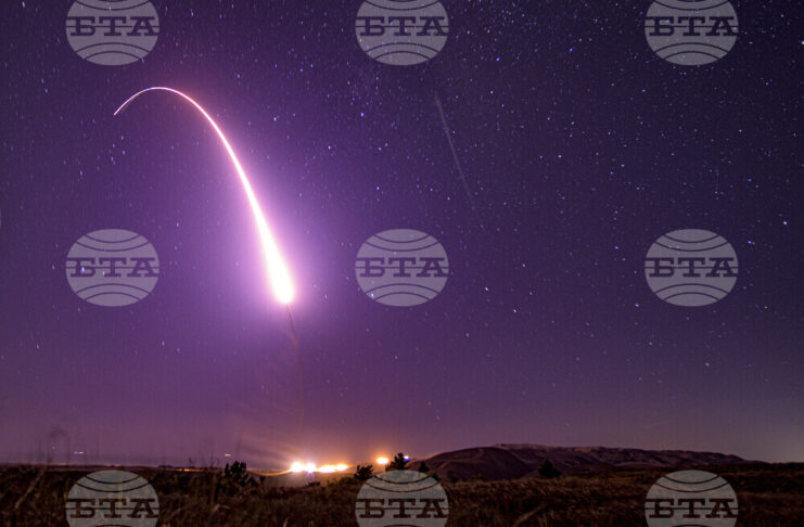 Тестово изстрелване на американска междуконтинентална балистична ракета "Минитмън 3" от полигон в щата Калифорния.