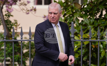 Британският принц Андрю е арестуван при полицейска операция в дома му Андрю Маунтбатън