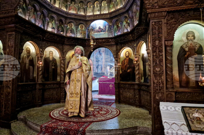 Да признаем греховете си и да измолим прошка от Господ, призова в неделната си проповед в Търговище отец Славчо Проданов