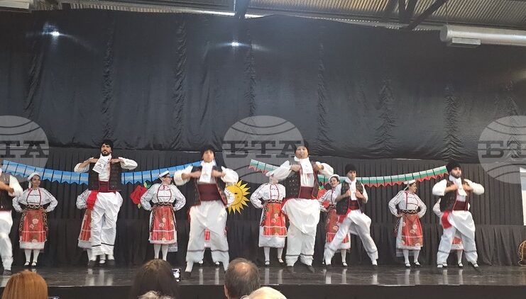 Ден 110
                                                                                                Български и аржентински фолклорни състави изнесоха концерт в аржентинския град Комодоро Ривадавия