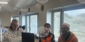 Ден 92
                                                                                                Ръководителят на 34-тата българска антарктическа експедиция проф. Христо Пимпирев и учени се свързаха на живо от Антарктида със София