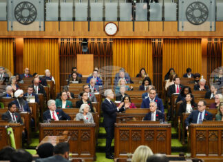 Депутат от канадската опозиция се присъедини към управляващата партия