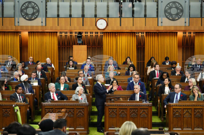 Депутат от канадската опозиция се присъедини към управляващата партия