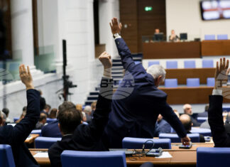 Депутатите излязоха в нова почивка заради липса на кворум