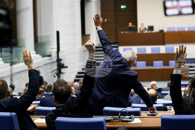 Депутатите излязоха в нова почивка заради липса на кворум