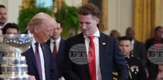 Доналд Тръмп прие в Белия дом хокеистите от националния отбор на САЩ, които спечелиха олимпийското злато в Милано